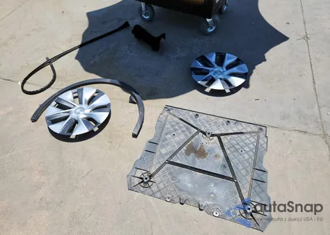 2023 Tesla Model Y z USA, uszkodzony, nr VIN 7SAYGDEE2PA087874